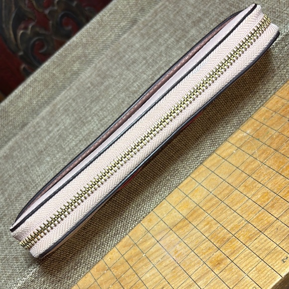 kate spade New York Pink Flamingos By The Pool Lacey Wallet 7.5”Lx4”Hx1.25”W - Picture 9 of 17